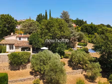 propriété de charme en pierre avec vue panoramique exceptionnelle  piscine et art de vivre