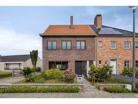 maison familiale avec potentiel et 4 chambres à proximité du