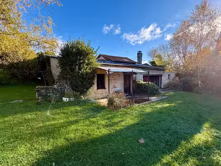 propriété en pierre avec vaste terrain et belle vue