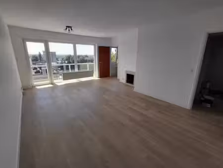 appartement lumineux de 2 chambres avec vue dégagée + garage
