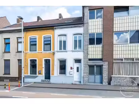 maison 2 façades en bon état général  3 chambres !