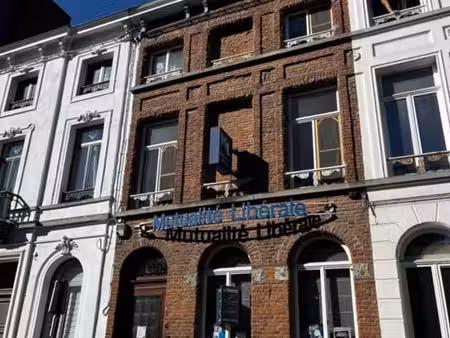 spacieuse maison de rangée située au centre d'ath