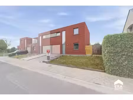 maison prête à emménager avec garage et jardin à dadizele