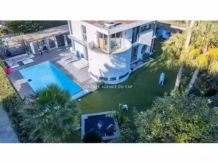 villa de luxe à vendre dans le quartier valescure-vaulongue-clair bois-vallon suveret