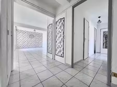 magnifique appartement t3/t4 de 81 m2 au 4 ème sans ascenseur d'une petite copropriété aux