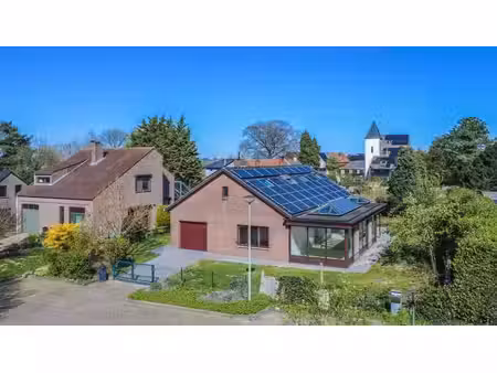 une spacieuse villa de 250 m² située dans une impasse (zone