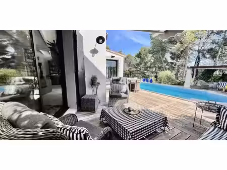 maison avec piscine taillades (84)