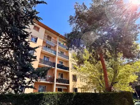 t3 entièrement rénové - balcon  cave et stationnement