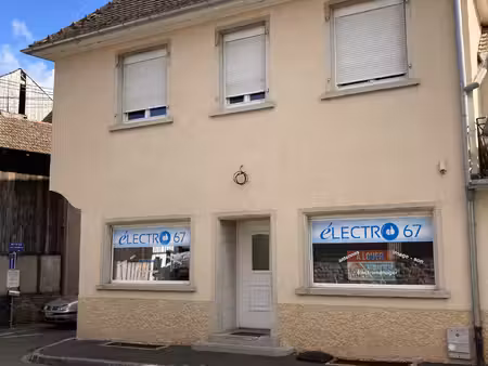 local commercial de 64 m2 avec excellente visibilité erste
