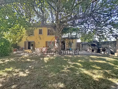 cabannes  partie de mas de 128m² sur 584m² de terrain