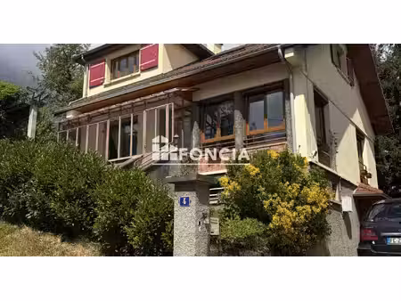 maison familiale t5 avec jardin  terrasse et jardin d'hiver – un véritable havre de paix !