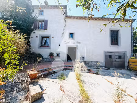 grande maison de village de caractère avec cour  garage et beaux volumes !