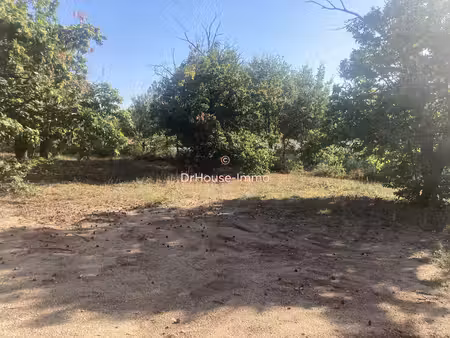 terrain constructible de 1477m2 à sanilhac