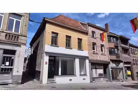 superbe commerce avec habitation  idéalement situé!