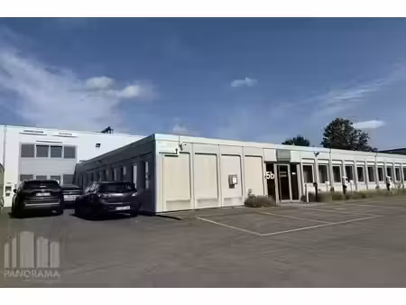 804 m² d’entrepôt + 150 m² de bureaux en emplacement prim...