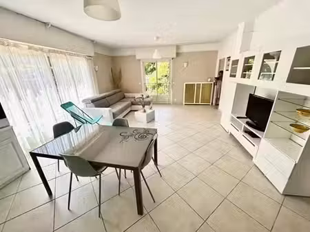 vence - f2 meublé avec grande terrasse et un parking