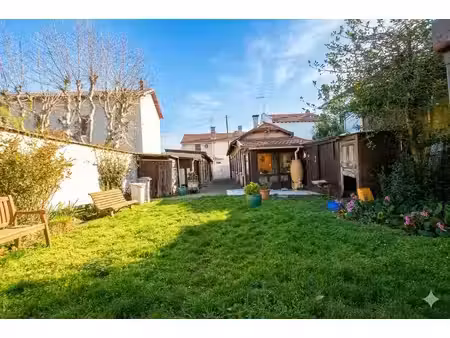 hyper-centre bron : maison à fort potentiel + dépendance