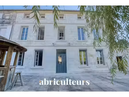 maison de caractère de 242 m² en vente à saintes (17100)