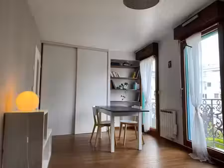 location meublée appartement 1 pièce 29 m² à saint-germain-en-laye (78100)  810 €