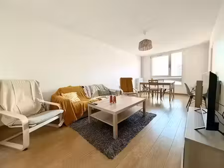 location meublée appartement 4 pièces 78 m² à lyon 8ème (69008)  1 500 €