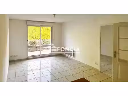 découvrez ce charmant t2 avec terrasse  parking et piscine !