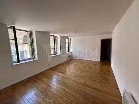 tonnerre  centre ville  appartement f3 refait à neuf