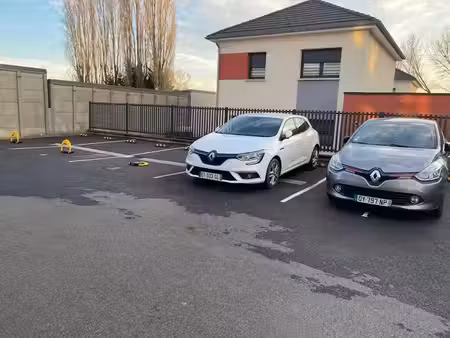 location parking 12 m² à florange (57190)  50 €