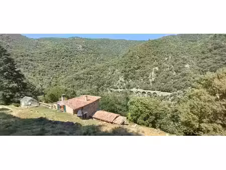 maison isolée au sommet de 3 ha de bois