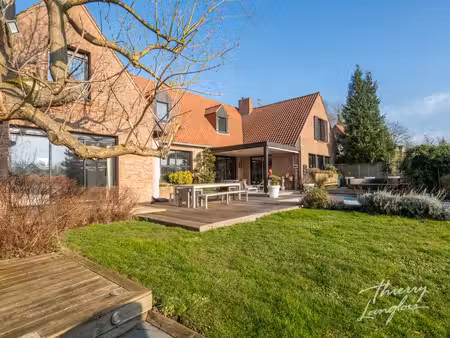 villa de 285m2 habitables en semi plain pied