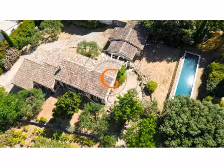exclusivite.. a vendre belle villa avec superbe terrain  3 km d'uzès