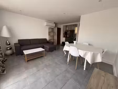 nimes / les amoureux meuble avec balcon  parking et climatia