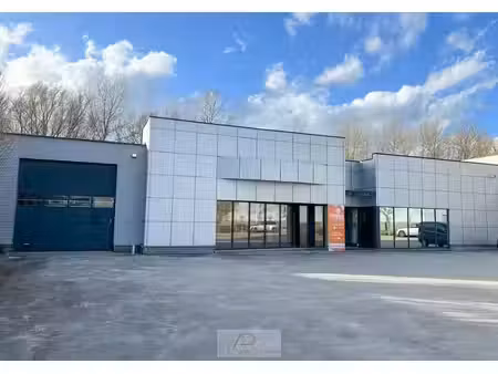 entrepôt avec showroom/bureau et grand parking à louer à ...