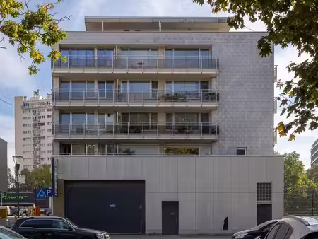 entrepôt/atelier stratégiquement situé avec garage
