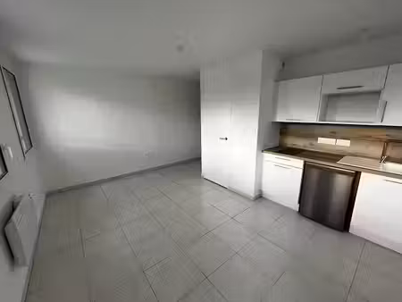 location appartement 2 pièces 43.35 m² à reims (51100)  550 €