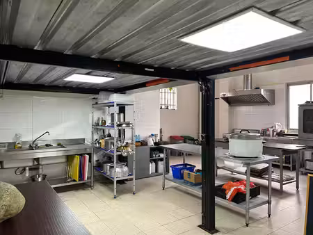 local commercial aix en provence 95 m2