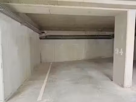 lambesc  place de parking en sous-sol