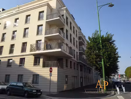 a louer appartement 2pp avec balcon proche du port de plaisance