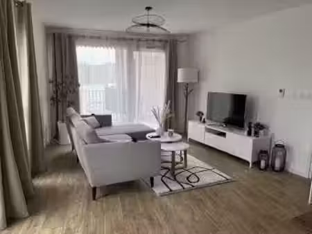 location meublée appartement 4 pièces 90 m² à lille (59000)  540 €