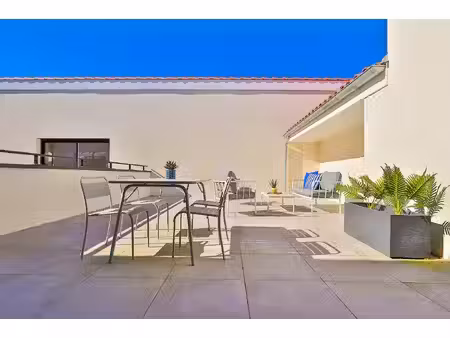 dernier étage et grande terrasse