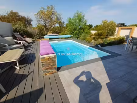 sur 494 m² de terrain arboré avec piscine  superbe villa f3 + dépendance f2