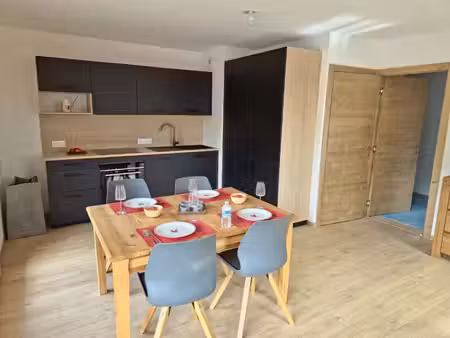 un nouveau programme mixant appartements et chalets neufs  situé dans un cadre ensoleillé.