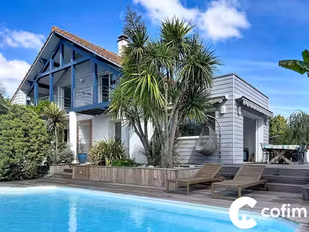 haut de lons villa d'architecte avec piscine 5 chambre