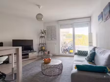 t4 meublé lumineux avec balcon
