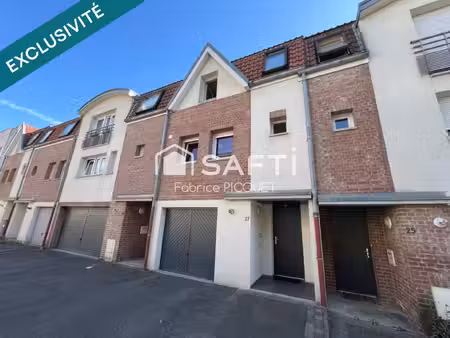 maison de ville avec trois chambres  garage et jardin