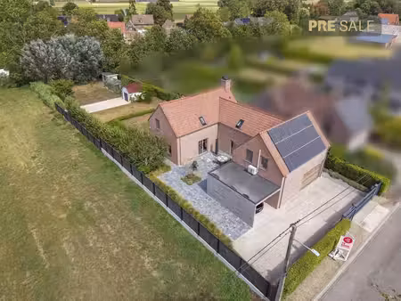 belle villa (2010) dans un cadre verdoyant à hérinnes/pecq