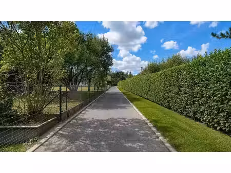magnifique terrain avec permis accorde