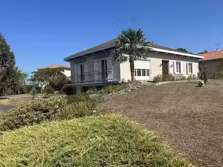 vente maison 5 pièces 119 m² à chabanais (16150)  180 200 €