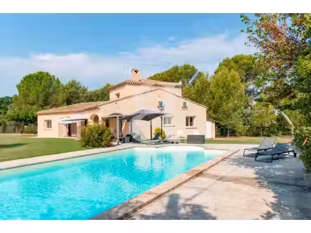 ravissante villa traditionnelle avec piscine et jardin paysagé