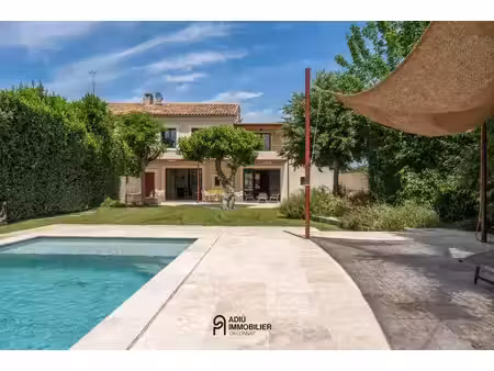ancienne grange en pierre rénovée avec piscine et terrain de pétanque