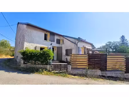 charmante maison rénovée à busset